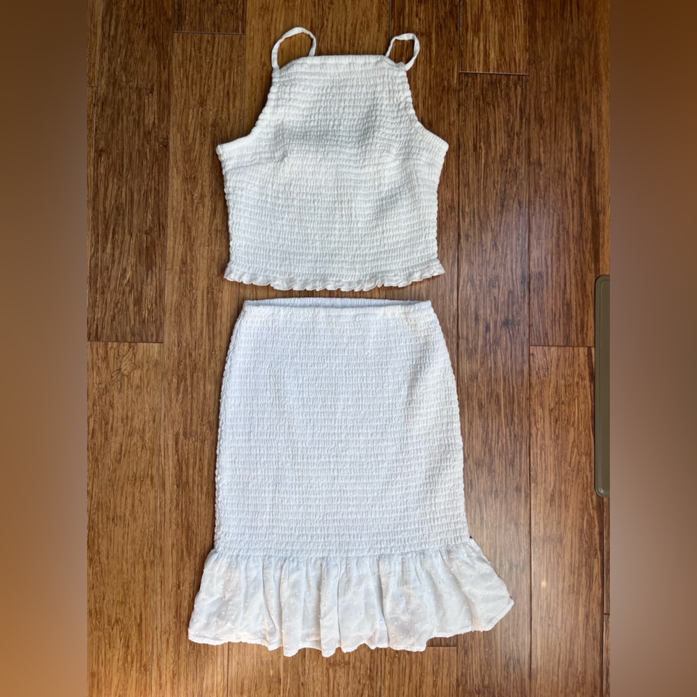 Hollister White Smocked Pencil Skirt and Tank Smocked size Small XS. 1058